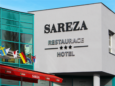 Logo a světelný nápis pro hotel a restauraci SAREZA